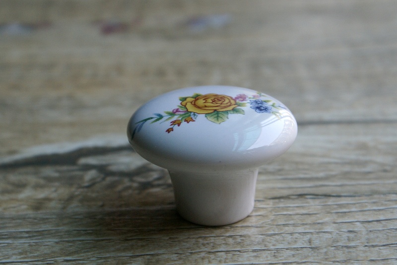 AR42 single hole small round antiqued ceramic knob with yellow rose for drawer/wardrobe/cabinet