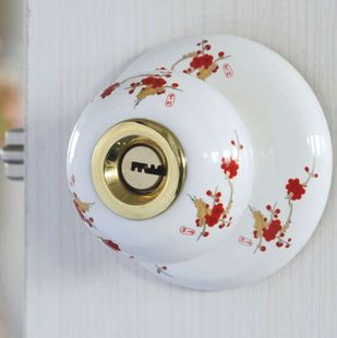 C26SBT golden and white ceramic spherical locks with red wintersweet for bedroom