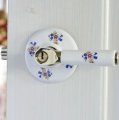 05SBTZ white and golden ceramic handle locks with blooming red flowers and blue flowers for bedroom/kitchen