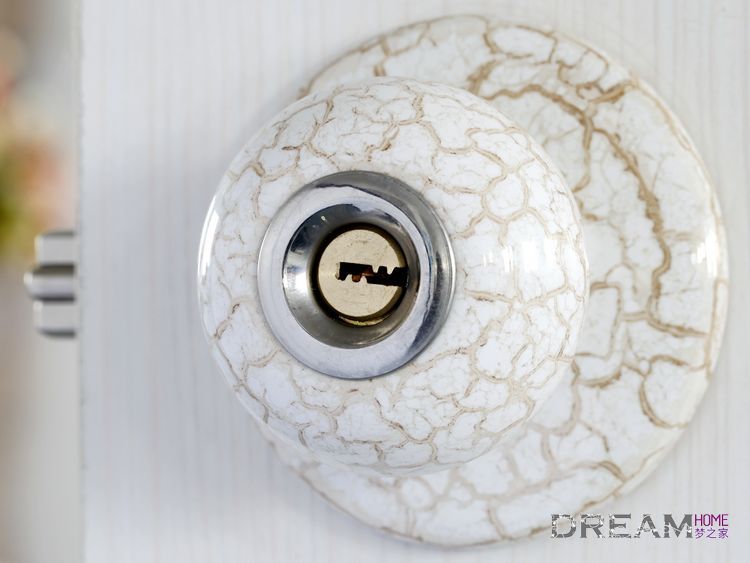 13SST silvery ceramic spherical locks with golden flaw for bedroom